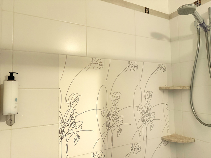 Bathroom 5, Anthony House Via Villafranca, Roma