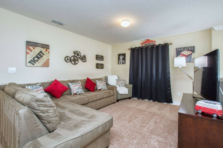 Others 2, 5BR Home Near Disney Pool & Mickey Room, Osceola