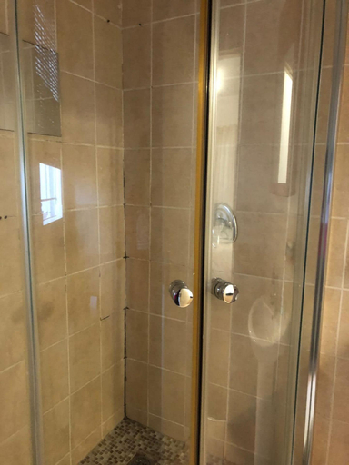 Others 4, Inviting 3-bed Apartment in Edenvale, Ekurhuleni