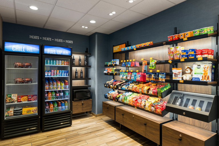 Food & Drinks 5, Hampton Inn Seattle/Everett, Snohomish