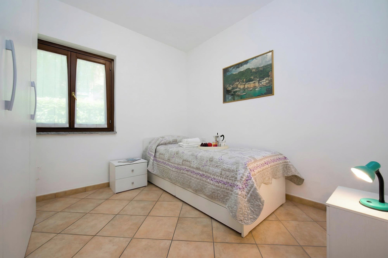 Bedroom 2, Le Betulle Garden in Laveno, Varese