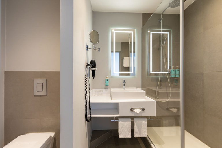 Bathroom 4, Novotel Hamburg City Alster, Hamburg
