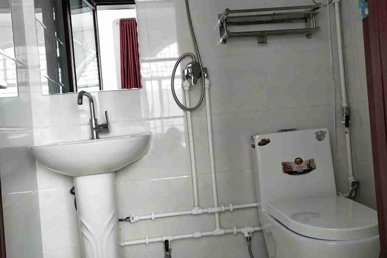Bathroom, Guo's Farmhouse, Xinzhou