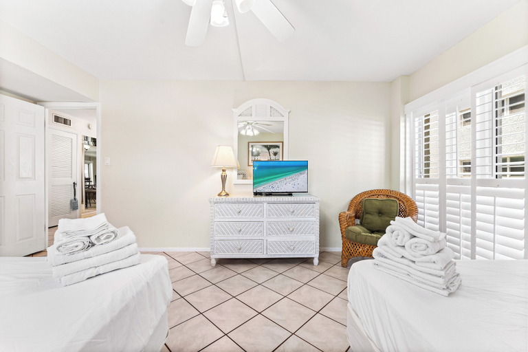 Bedroom 2, Crescent Arms by Beachside Management, Sarasota