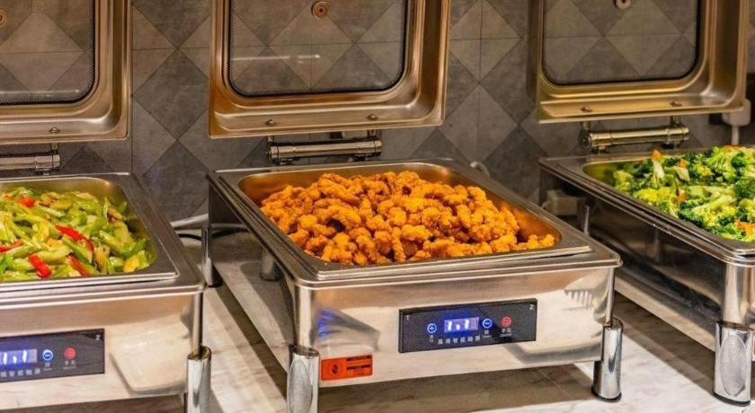 Food & Drinks 5, IU Hotels· Lanzhou Xike Station Huanghelou Branch, Lanzhou