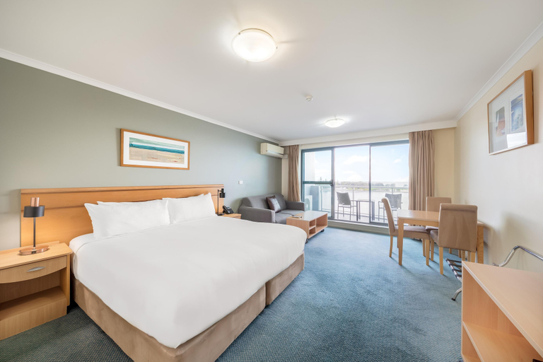 Bedroom 4, Oaks The Entrance Waterfront Suites, Wyong - South and West