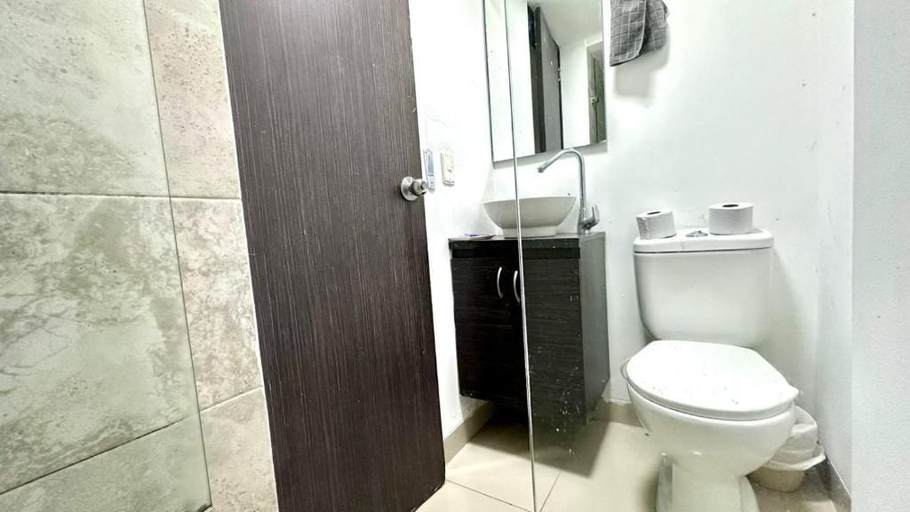 Bathroom, Tolupa Apartamentos, Medellín