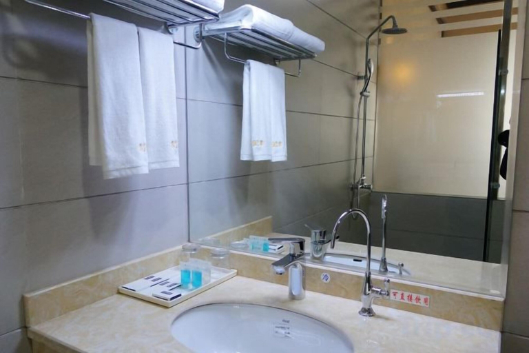 Bathroom 4, Heping Hotel, Honghe Hani and Yi