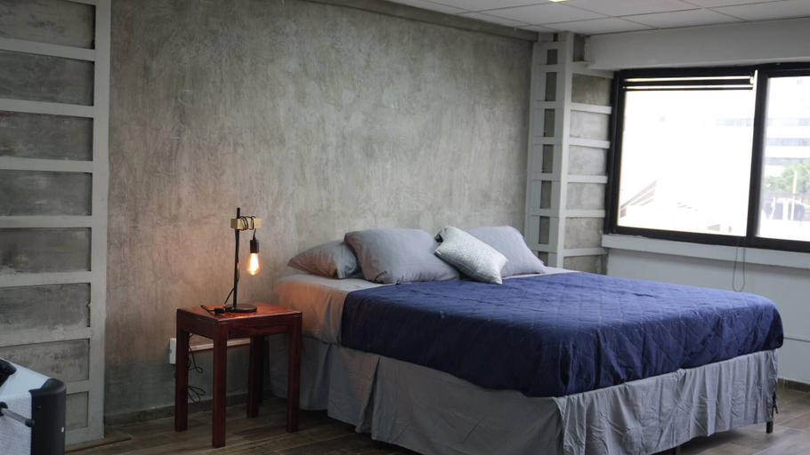Others 3, Modern Loft King Bed, Wifi & Smart Lock, Mexico City