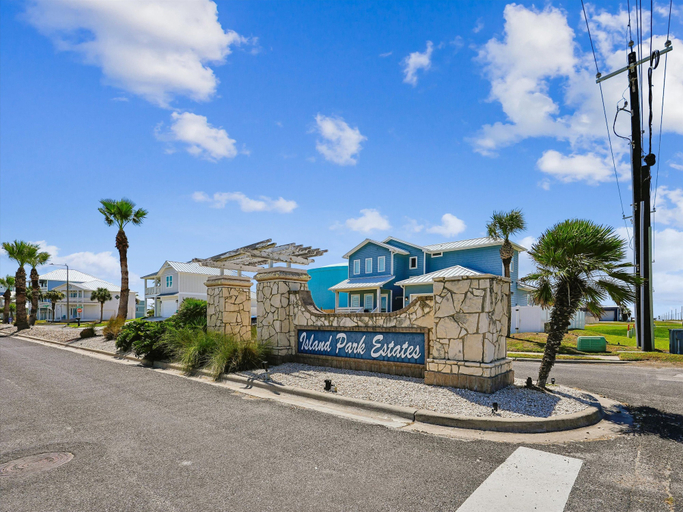 Exterior & Views 5, All Decked Out by Silver Sands Vacation Rentals, Nueces