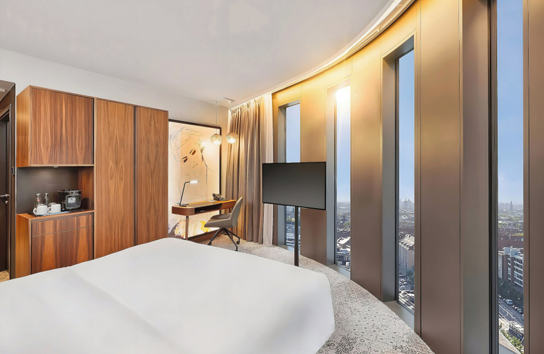 Bedroom 4, Leonardo Royal Hotel Munich Bavaria Towers, München
