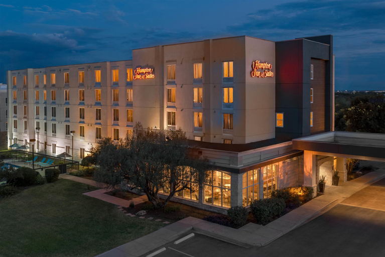 Exterior & Views 2, Hampton Inn & Suites Austin-Airport, Travis