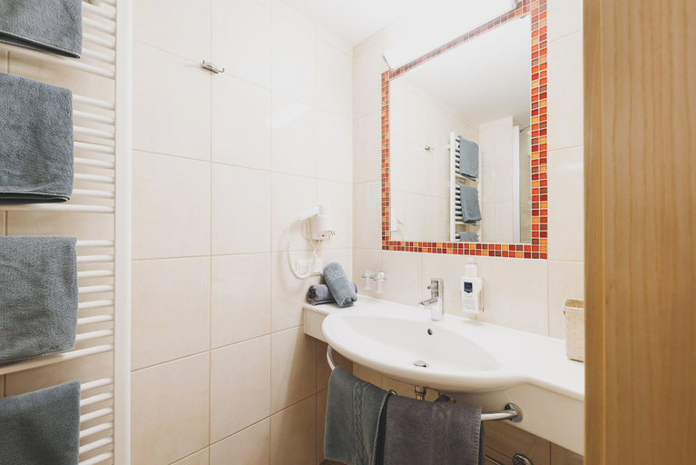 Bathroom 4, Hotel Gungau, Zell am See