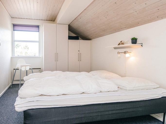 Bedroom 2, 4 Star Holiday Home in Henne, Varde