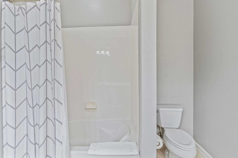 Others 2, Modern 3BR Condo With Balcony at Vista Cay, Orange