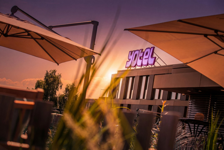Food & Drinks 5, YOTEL Geneva Lake, Select by Hilton, Nyon