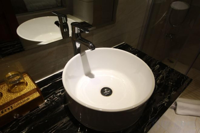 Bathroom 4, Baihua Holiday Hotel, Zhaoqing