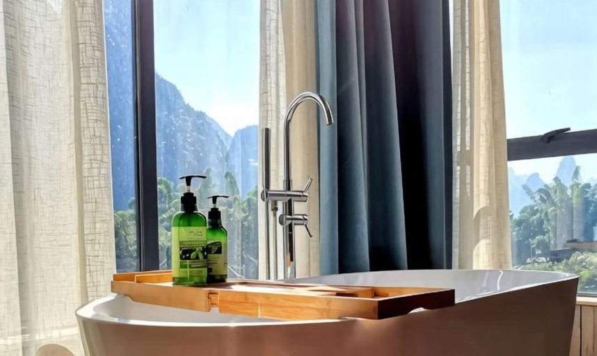 Bathroom, Melody Inn (Yangshuo Xingping), Guilin