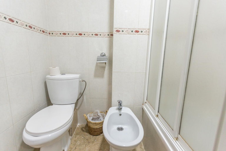 Bathroom 3, Los Galanes, Granada