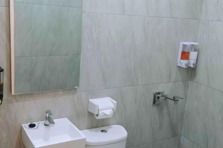 Bathroom 4, Alzara Hotel Syariah, West Jakarta