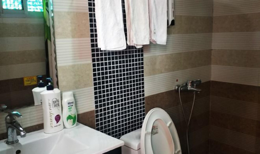 Bathroom, Lugu Lake Zhenmeilige Hostel, Lijiang