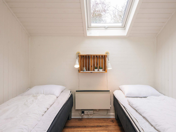 Bedroom 3, 5 Star Holiday Home in Blavand, Varde