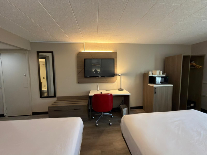 Bedroom 3, Ramada by Wyndham Newburgh/West Point, Orange