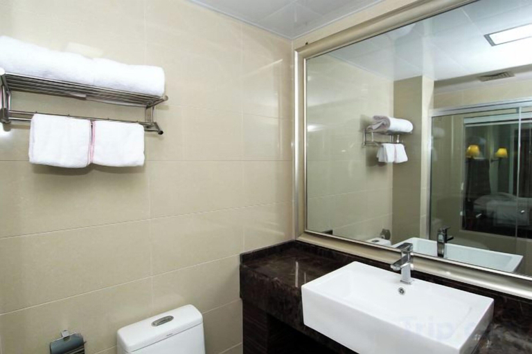 Bathroom 4, Zhonghui Hotel, Guilin