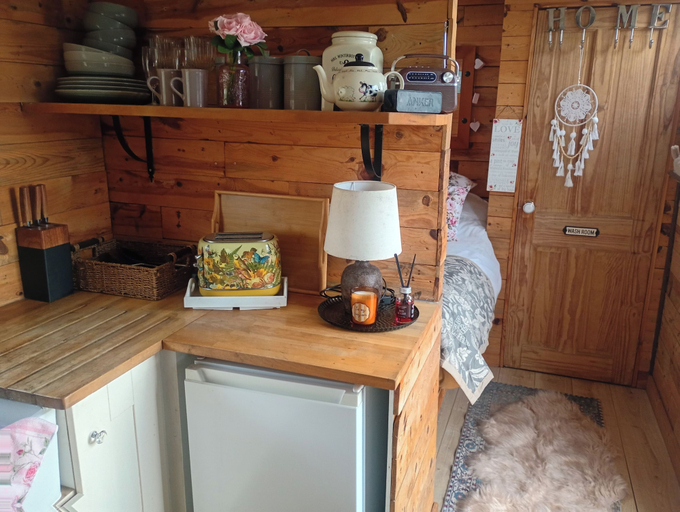 Others 5, The Shack Cabin Sleeps 3 With Enclosed Garden, Hampshire