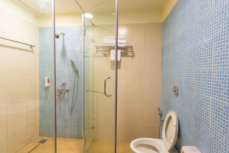 Bathroom 4, Ginger Chennai, Vadapalani, Chennai