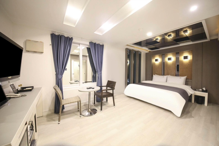 Bedroom 3, Geojedo Sadeung Je T'aime, Geoje