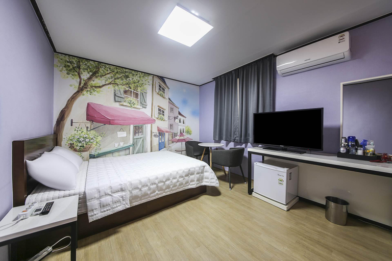 Bedroom 3, Yeosu Taejong Motel, Yeosu