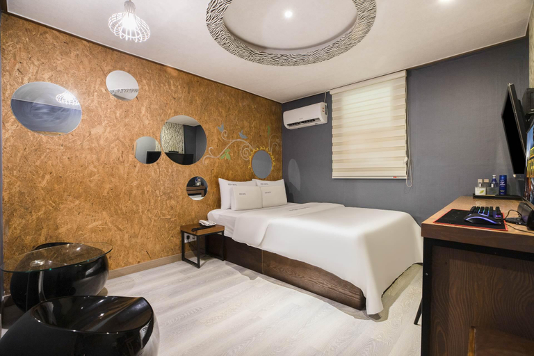 Bedroom 4, Hyatt Motel, Gyeyang