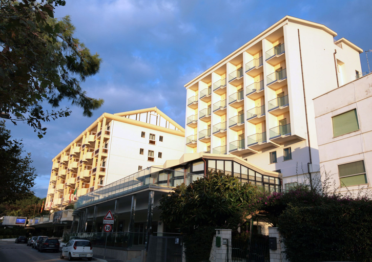 Exterior & Views 2, Hotel Mirasole International, Latina