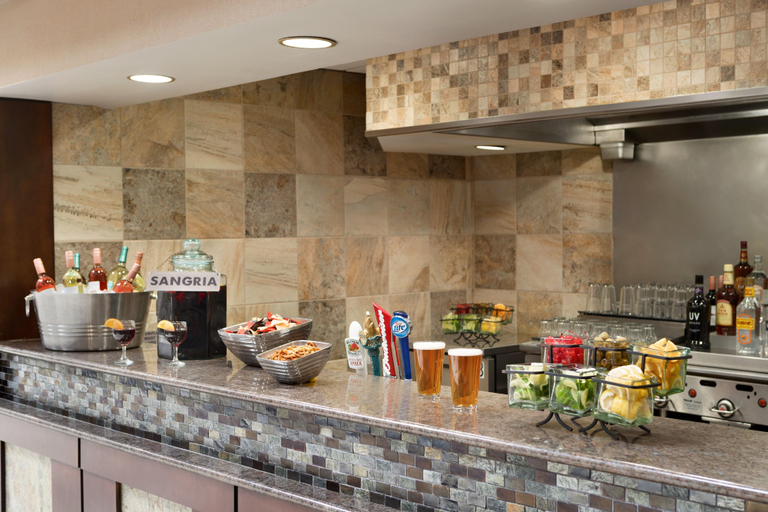 Food & Drinks 4, Embassy Suites by Hilton Des Moines Downtown, Polk