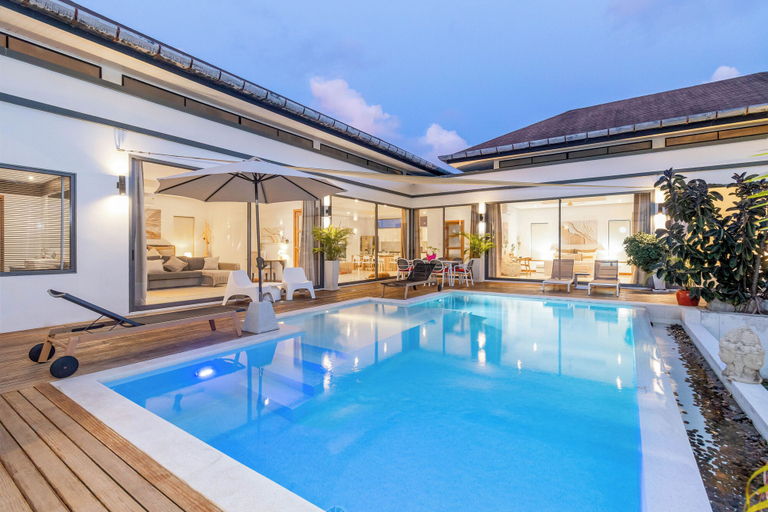 Sport & Beauty, Modern 4BR Pool Villa Virginie Naiharn, Phuket Island