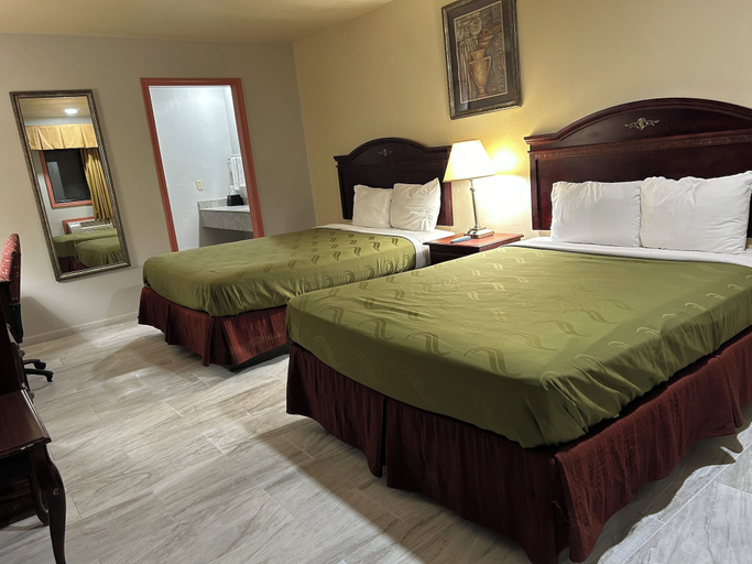 Bedroom 5, Howards Inn Motel, Saint Landry