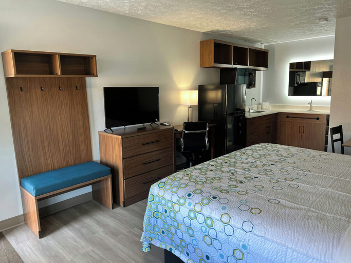Bedroom 3, HomeTowne Studios by Red Roof Georgetown - Lexington North, Scott