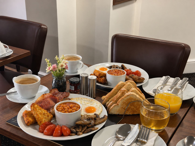 Food & Drinks 5, Marlborough Hotel, Sefton
