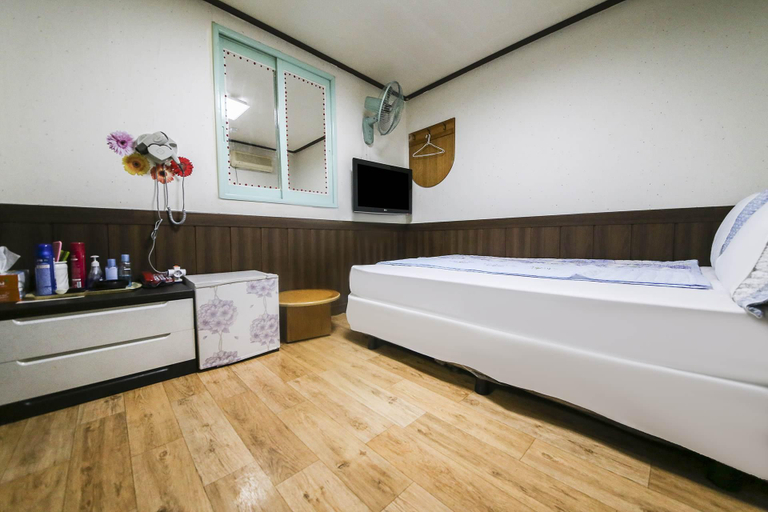 Bedroom 3, Boryeong (Daecheon) Hayan Motel, Boryeong