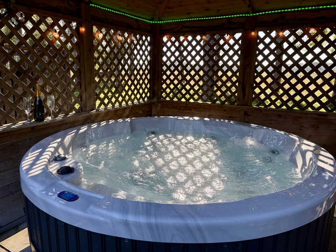 Sport & Beauty, Hollicarrs - Woodland Lodge, York