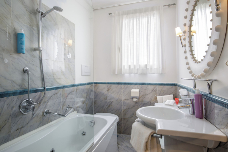 Bathroom 4, Fenix Hotel, Rome