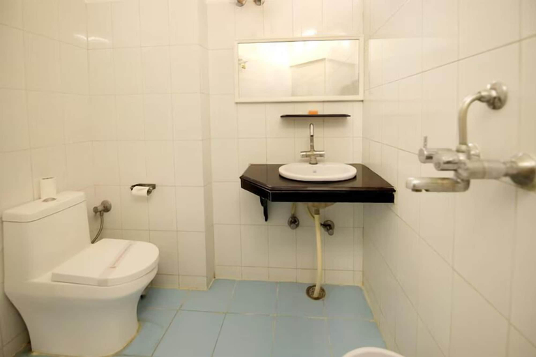 Bathroom 5, Ashish Palace - A City Center Hotel, Udaipur
