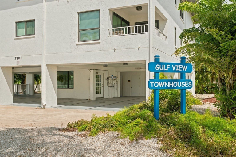 Exterior & Views, Hidden Pearl 2 Bedroom Home by RedAwning, Manatee