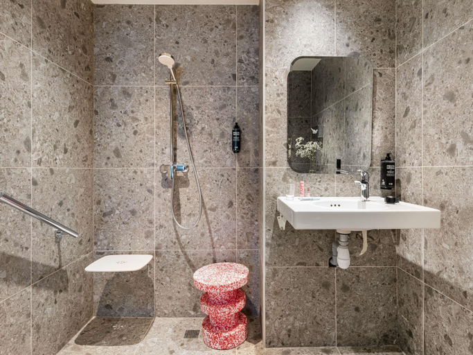Bathroom 4, ibis Styles Annecy Gare Centre, Haute-Savoie