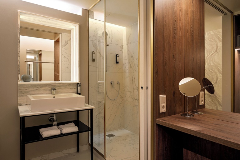 Bathroom 5, Crowne Plaza Vienna by IHG, Wien