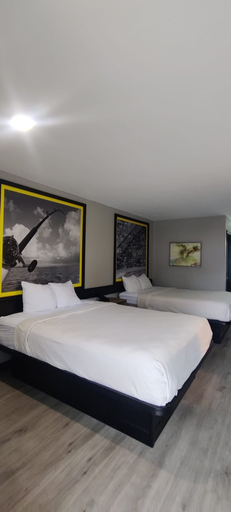 Bedroom 2, Super 8 by Wyndham Richmond Hill, Bryan