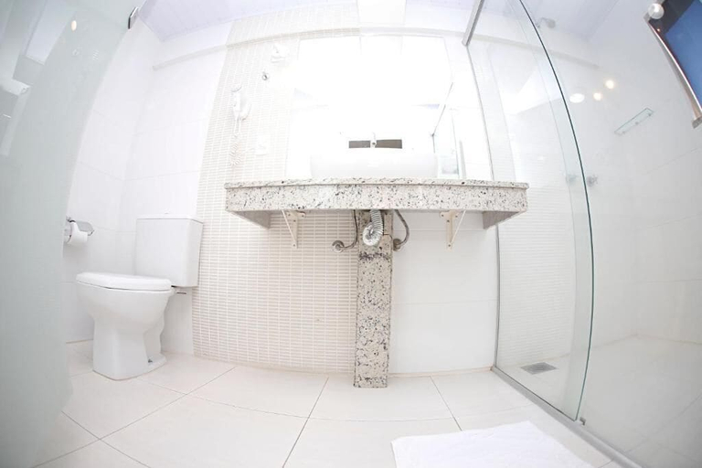 Bathroom 5, Luz Hotel, Pato Branco