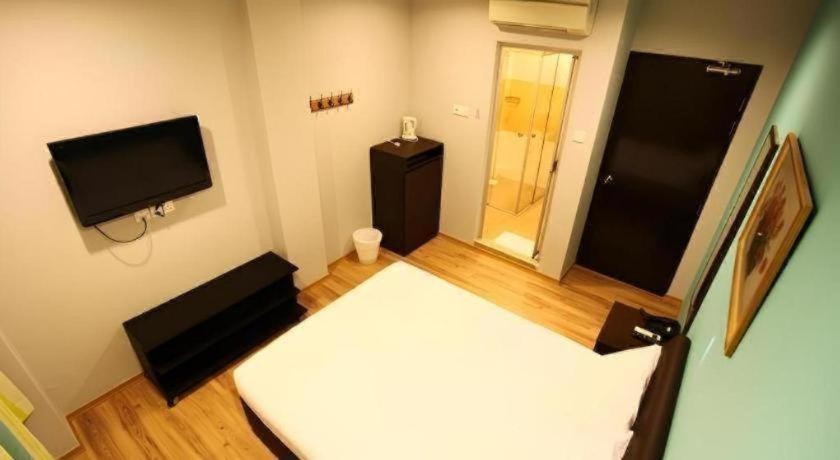 Bedroom 2, Hotel Conforto, Singapore
