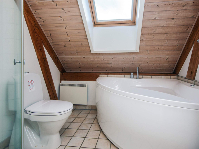 Bathroom 3, 4 Star Holiday Home in Blavand, Varde